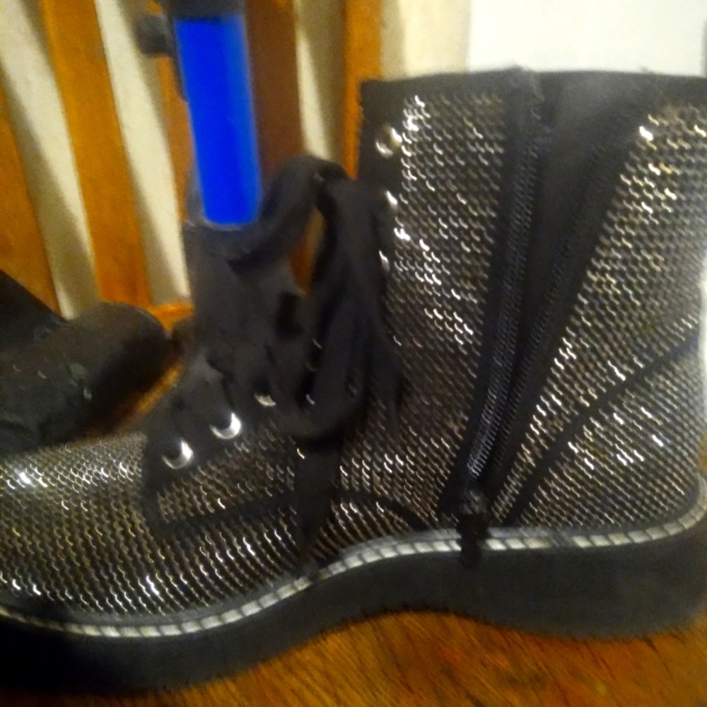 BOOTIES, COOL SILVER  ON BLK SIZE 8, Maddin Nyc# tjmax .only worn to try on!